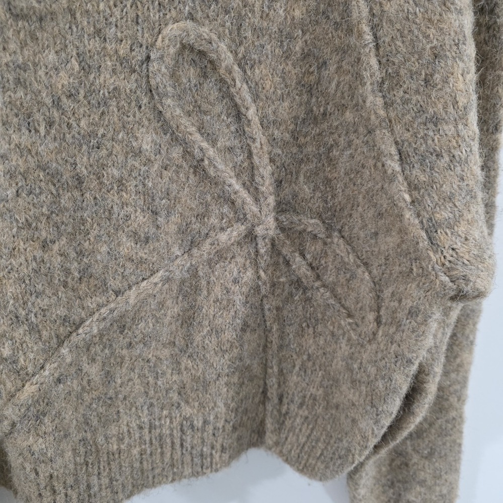 American Eagle Womens Sweater Size Medium Bow Novelty Cozy Ballerina - Picture 4 of 9